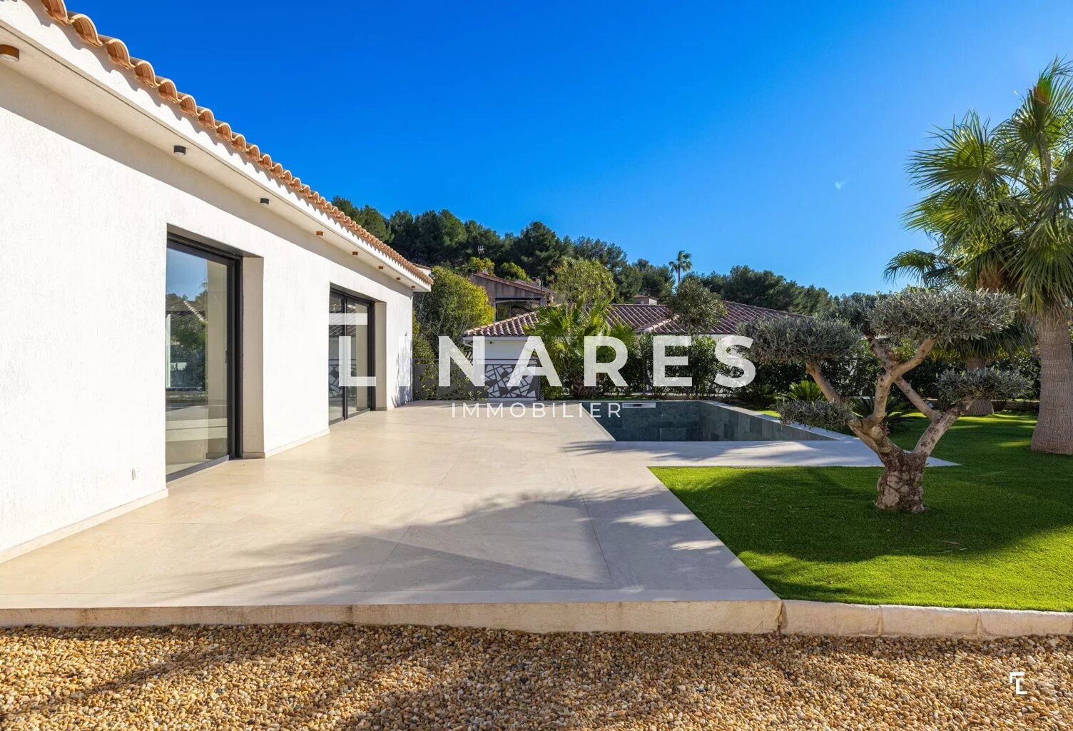 SANARY DESIGN - Villa T7 de 234m2 - Terrain 640m2 + Piscine  - — photo 1