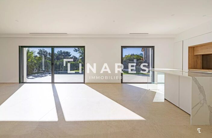 SANARY DESIGN - Villa T7 de 234m2 - Terrain 640m2 + Piscine  - — photo 5