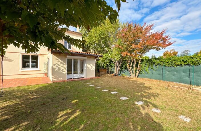 À Vendre - Maison avec Garage, Piscine et Jardin - AUCAMVILLE — photo 2