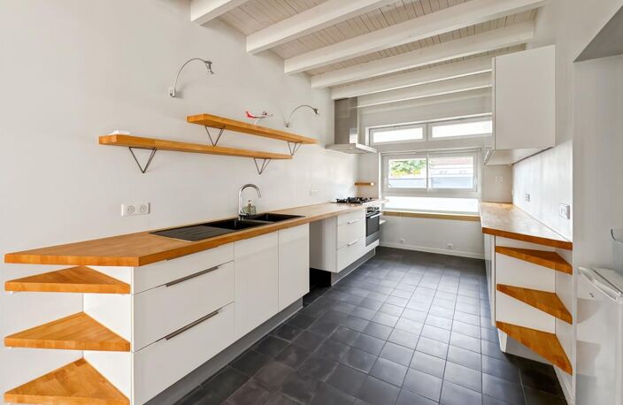 À Vendre - Maison avec Garage, Piscine et Jardin - AUCAMVILLE — photo 4