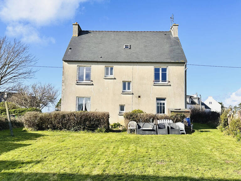 À vendre – CAMARET-SUR-MER  Spacieuse maison traditionnelle à deux pas des plages et du centre-ville — photo 1