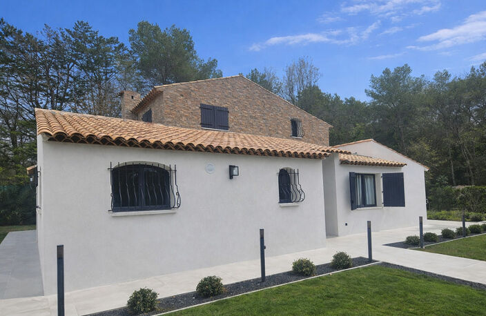 Roquefort les Pins– Propriété de charme entièrement rénovée avec piscine, à seulement 5 minutes du centre-ville — photo 3