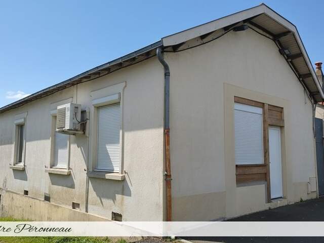 Maison avec fort potentiel commercial et habitation – Emplacement stratégique – Jardin 330 m² AYTRE (17) — photo du bien