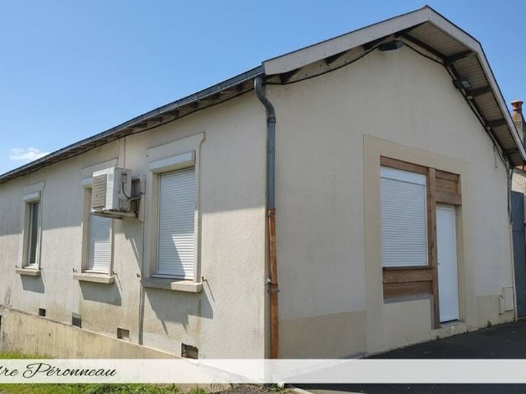 Maison avec fort potentiel commercial et habitation – Emplacement stratégique – Jardin 330 m² AYTRE (17) — photo 1