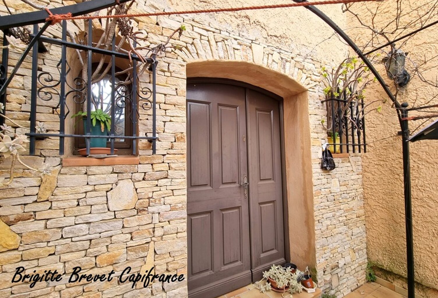 Maison traditionnelle à vendre 7 pièces - 176 m2 FUVEAU (13) — photo 1
