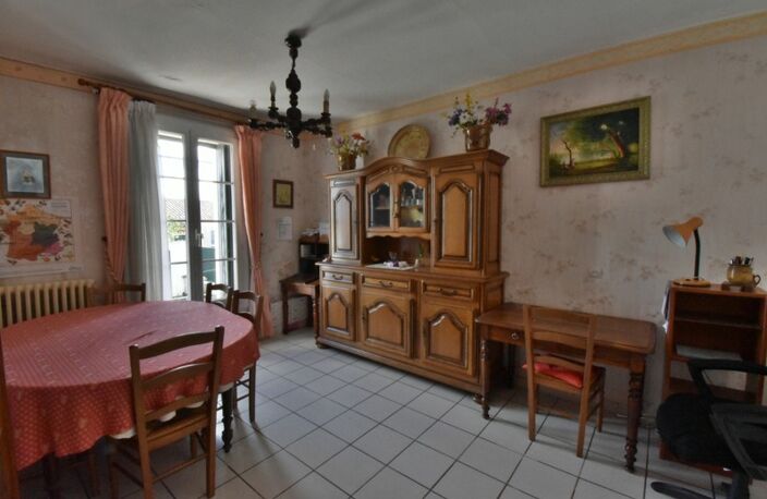 Maison vigneronne avec garage, cour et jardin — Fort potentiel — photo 3