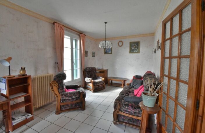 Maison vigneronne avec garage, cour et jardin — Fort potentiel — photo 4