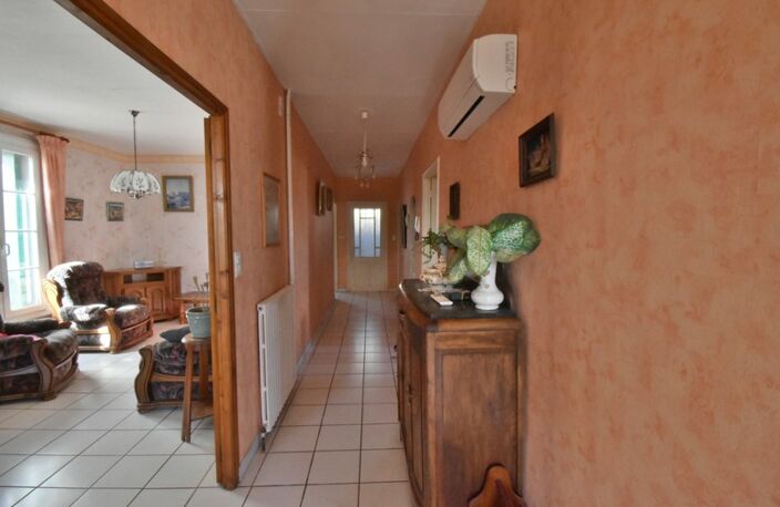 Maison vigneronne avec garage, cour et jardin — Fort potentiel — photo 5