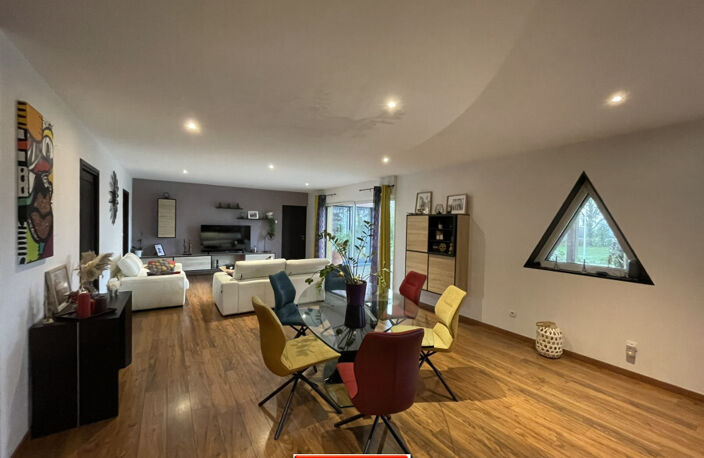 MAISON OSSATURE BOIS STYLE ARCHITECTE AVEC PISCINE — photo 2
