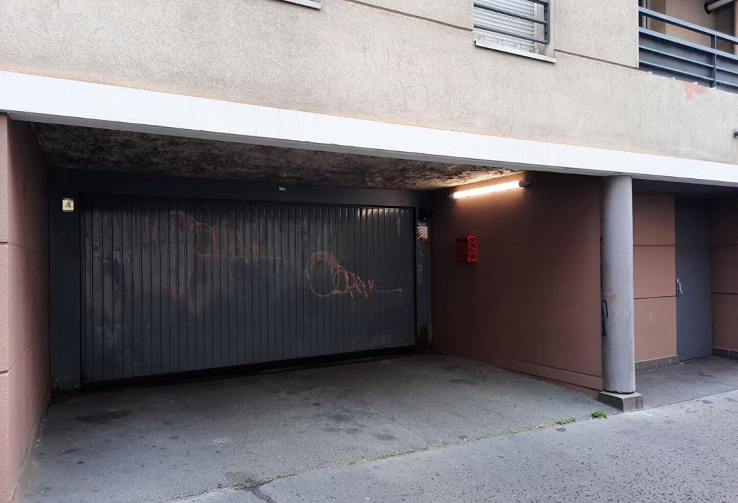CASE PARKING LYON 7EME — photo 1