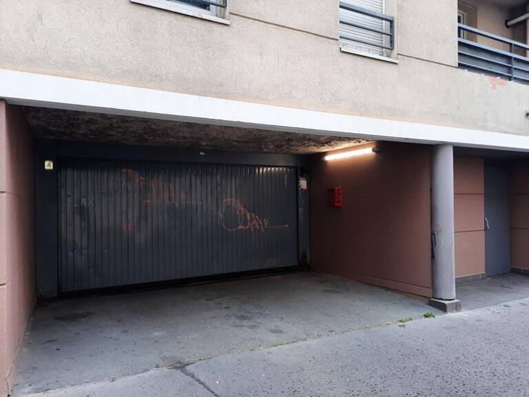 CASE PARKING LYON 7EME — photo 1