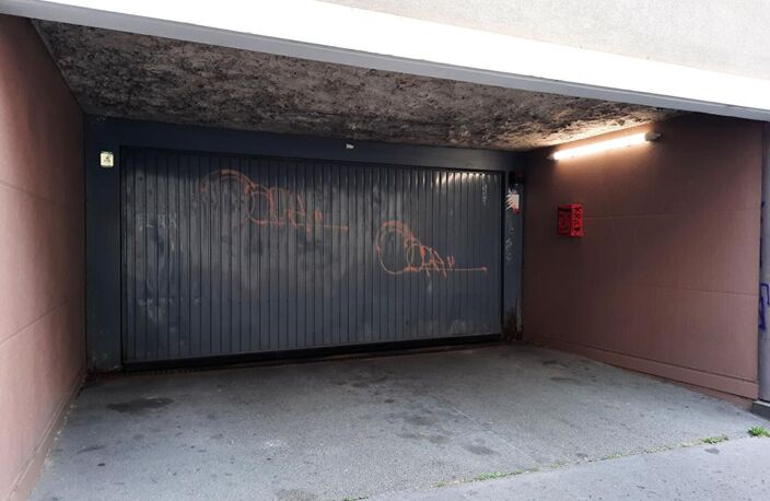 CASE PARKING LYON 7EME — photo 2