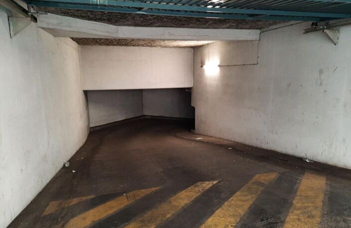 CASE PARKING LYON 7EME — photo 3