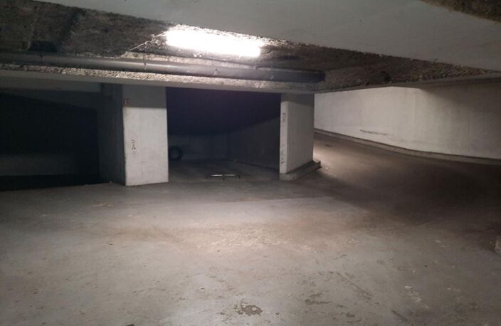 CASE PARKING LYON 7EME — photo 4