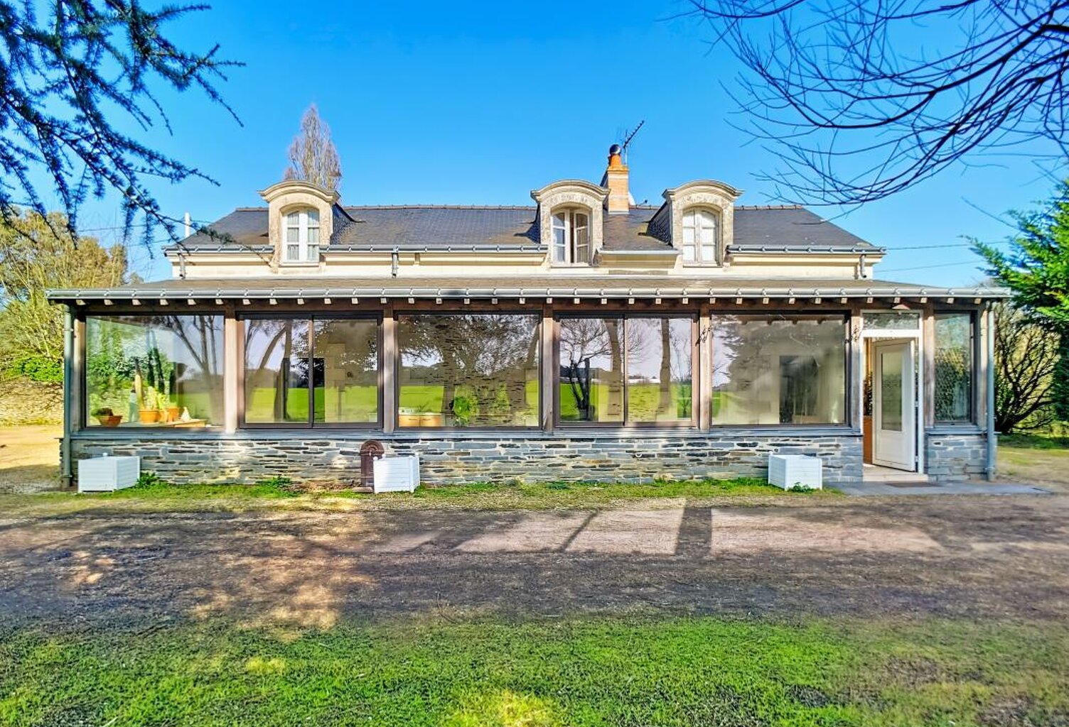Bien d’exception ANGERS Maison de charme avec parc arboré clos de 7 500 m² – Cadre unique et préservé — photo 1