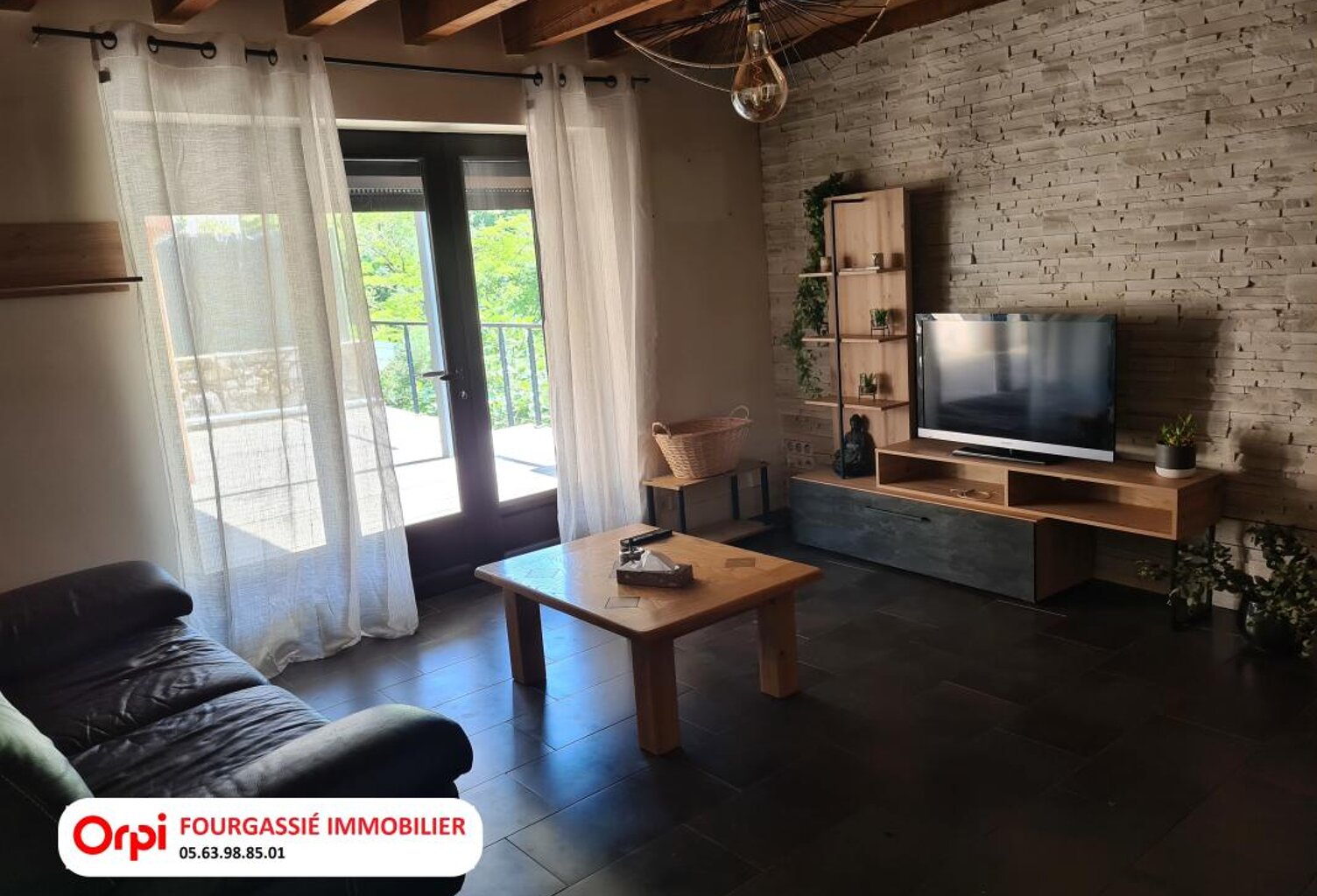 Maison avec garage, grande terrasse et dépendance — photo 1