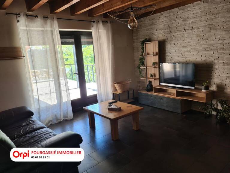 Maison avec garage, grande terrasse et dépendance — photo 1