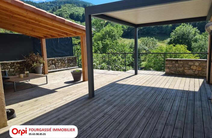 Maison avec garage, grande terrasse et dépendance — photo 2