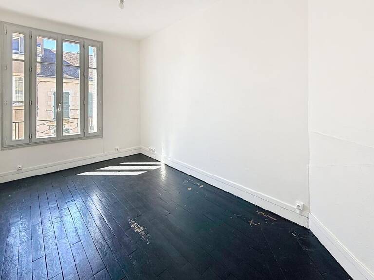   Studio 20,56 m²  Orléans   Lumineux & bien agencé  ️ Pièce principale   Kitchenette   Salle d’eau  ️  Proche commerces, transports, universités      Loyer 417 € / mois   — photo 1