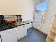   Studio 20,56 m²  Orléans   Lumineux & bien agencé  ️ Pièce principale   Kitchenette   Salle d’eau  ️  Proche commerces, transports, universités      Loyer 417 € / mois   — photo 2