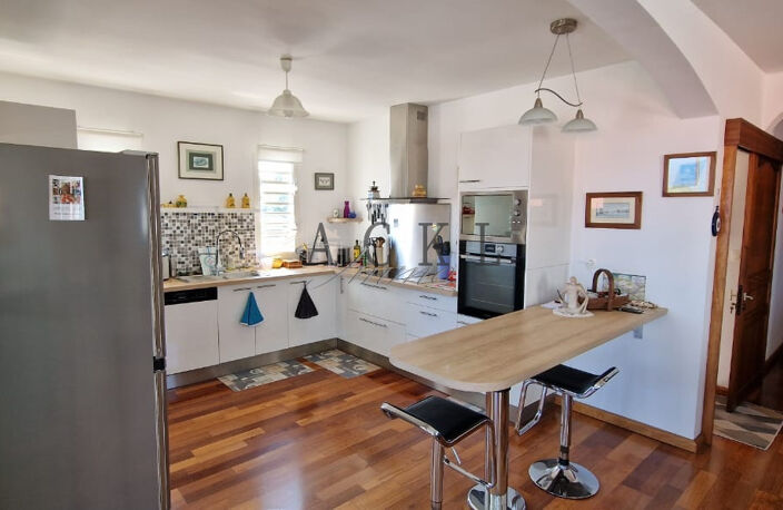 A VENDRE - Villa F4 à étage avec piscine à Petite-Ile - 4620 — photo 5