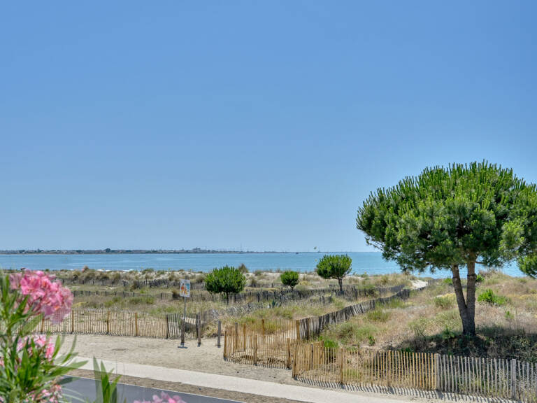 Dépt Gard (30), à vendre Le-Grau-Du-Roi 1ère Ligne Apparteme — photo 1