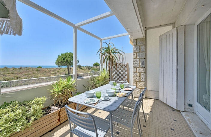 Dépt Gard (30), à vendre Le-Grau-Du-Roi 1ère Ligne Apparteme — photo 3