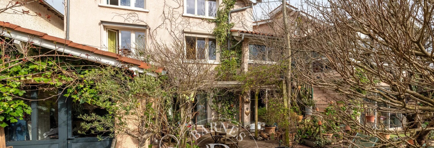 Maison 9 Pièces 245 m² à vendre à Montanay (69250)