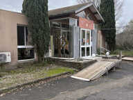 location local commercial de 200m2 avec parking proche Clerm — photo 2