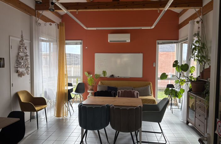 location local commercial de 200m2 avec parking proche Clerm — photo 3