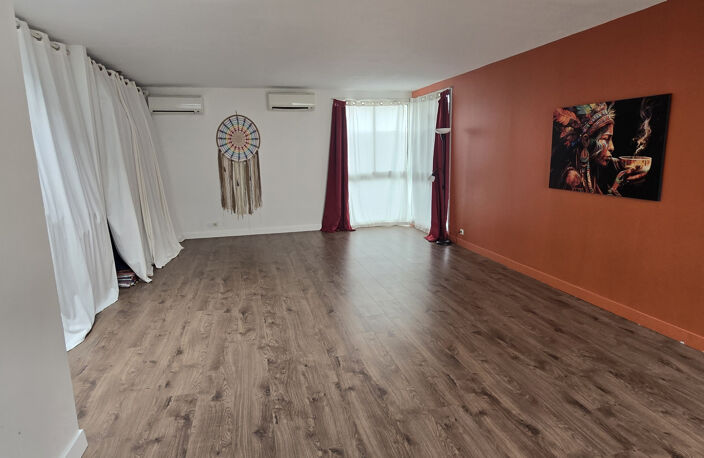 location local commercial de 200m2 avec parking proche Clerm — photo 4