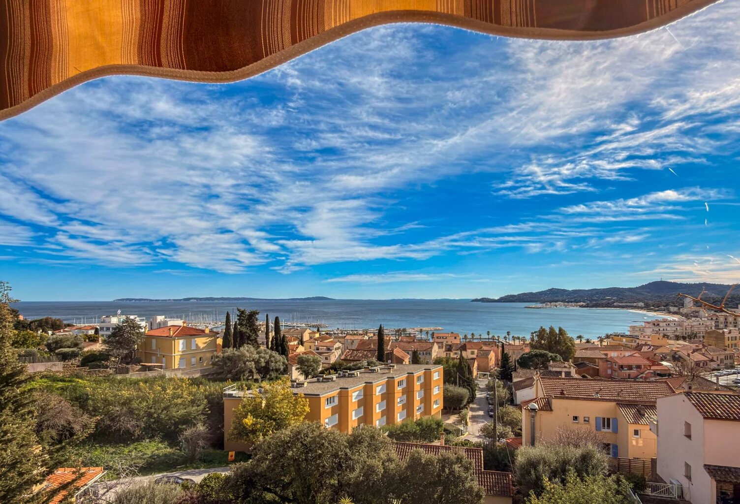3 PIÈCES DE 71M² AVEC TERRASSE - VUE PANORAMIQUE SUR LA MER — photo 1