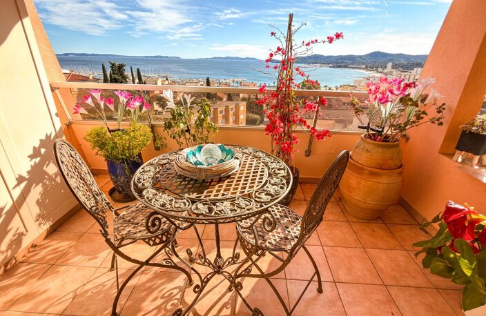 3 PIÈCES DE 71M² AVEC TERRASSE - VUE PANORAMIQUE SUR LA MER — photo 3