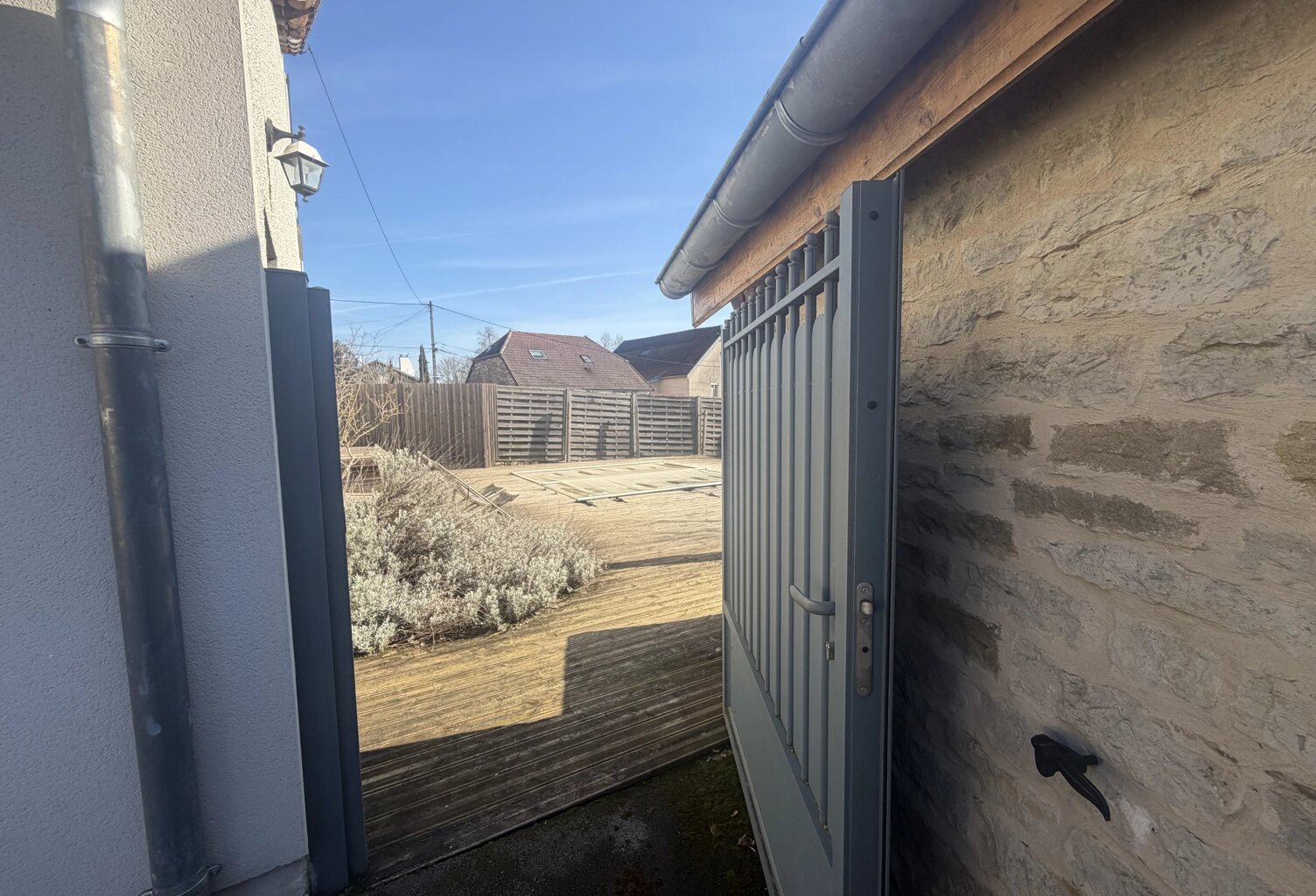 À 10 MN DU CENTRE-VILLE – AU CŒUR DE PIREY – BELLE MAISON FAMILIALE DE 175 M² AVEC PISCINE (3 × 3) — photo 1