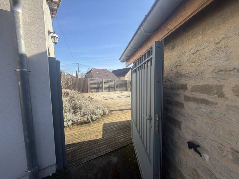 À 10 MN DU CENTRE-VILLE – AU CŒUR DE PIREY – BELLE MAISON FAMILIALE DE 175 M² AVEC PISCINE (3 × 3) — photo 1