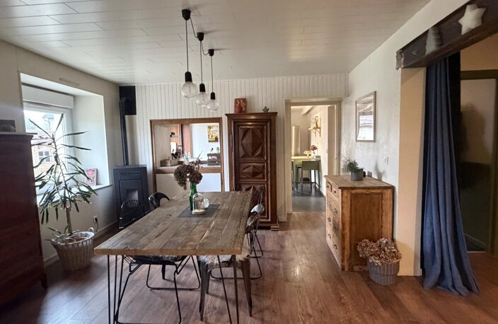 À 10 MN DU CENTRE-VILLE – AU CŒUR DE PIREY – BELLE MAISON FAMILIALE DE 175 M² AVEC PISCINE (3 × 3) — photo 4