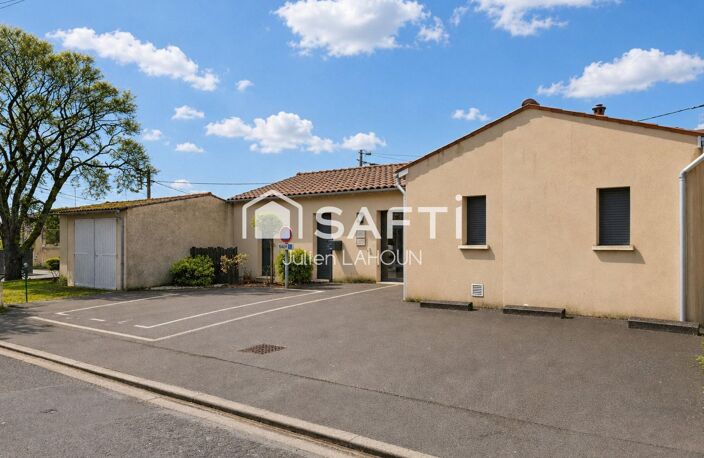 LOCAUX PROFESSIONNELS  EMPLACEMENT STRATÉGIQUE — photo 2