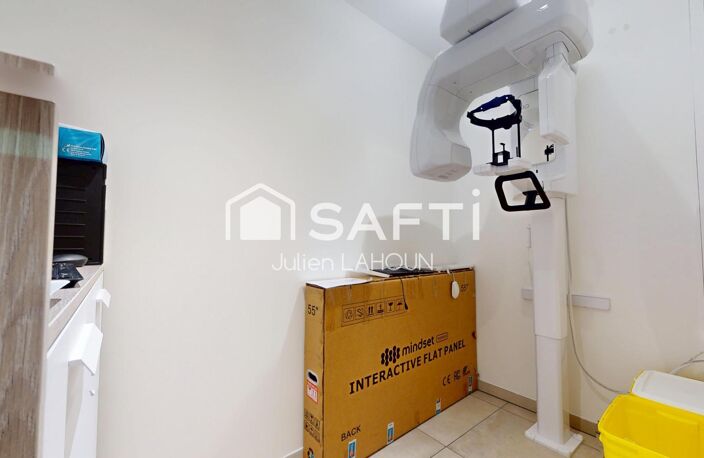 LOCAUX PROFESSIONNELS  EMPLACEMENT STRATÉGIQUE — photo 4