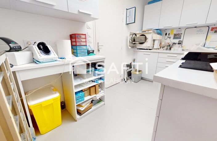 LOCAUX PROFESSIONNELS  EMPLACEMENT STRATÉGIQUE — photo 5