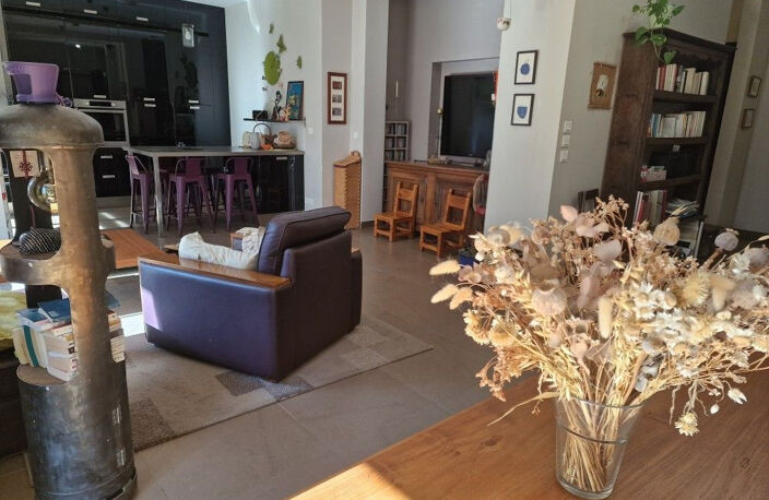 QUARTIER MONPLAISIR - DUPLEX INVERSÉ ATYPIQUE DE 220 M2 - MÉ — photo 3