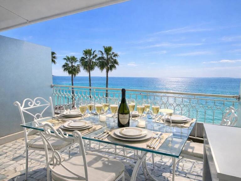 SOUS COMPROMIS EXCLUSIVITÉ – Studio vue mer face aux plages de Juan-les-Pins — photo 1