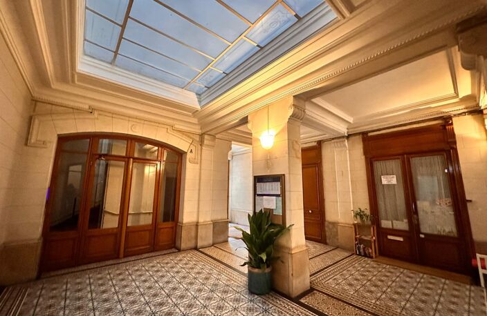 Vente appartement 4 pièces 89 m² Paris 11 (75011) — photo 2