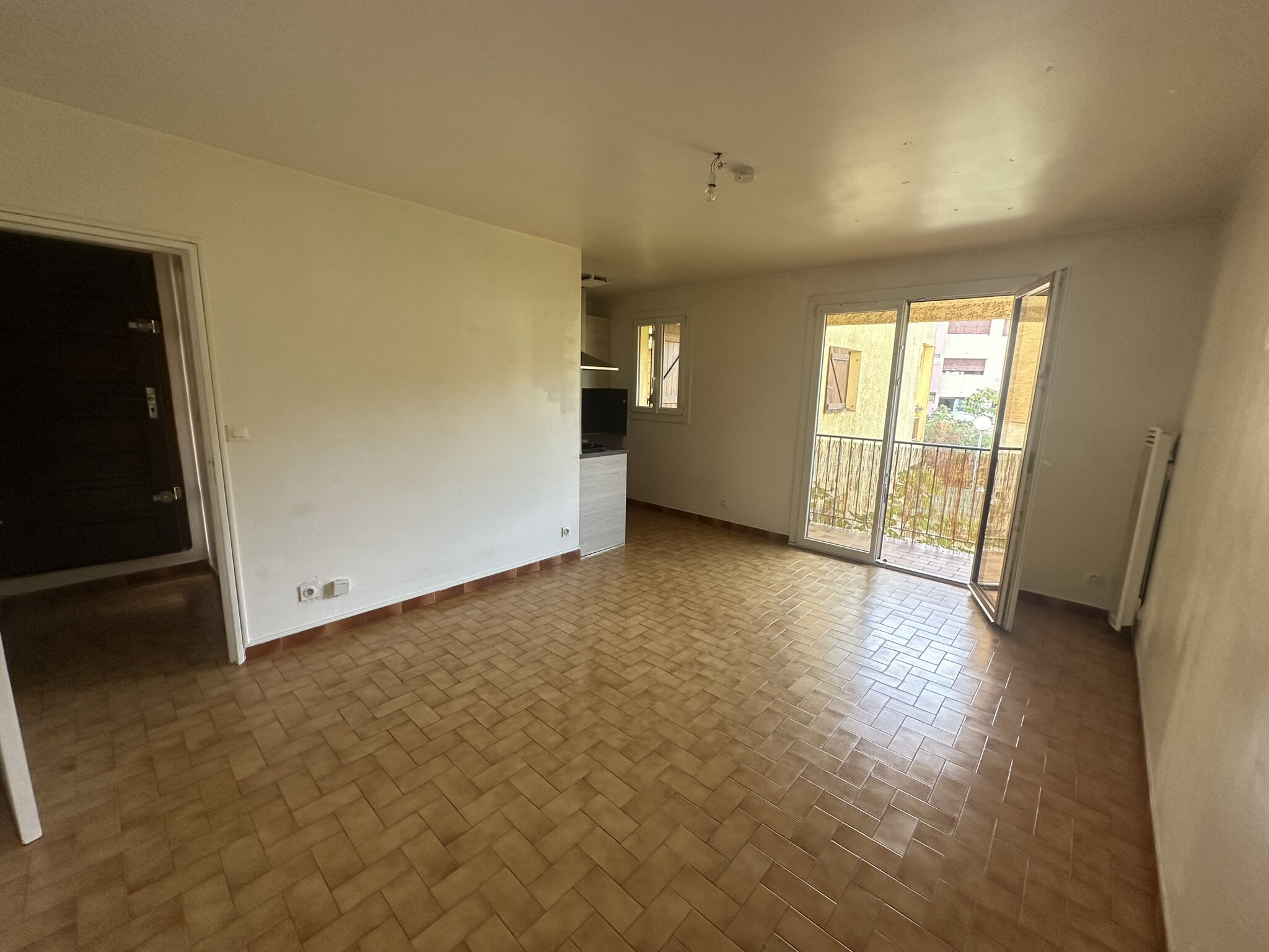 Appartement  T1 à louer Hyères 83400