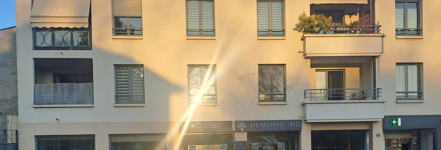 Garage   m² à louer à Fontaines-Saint-Martin (69270)