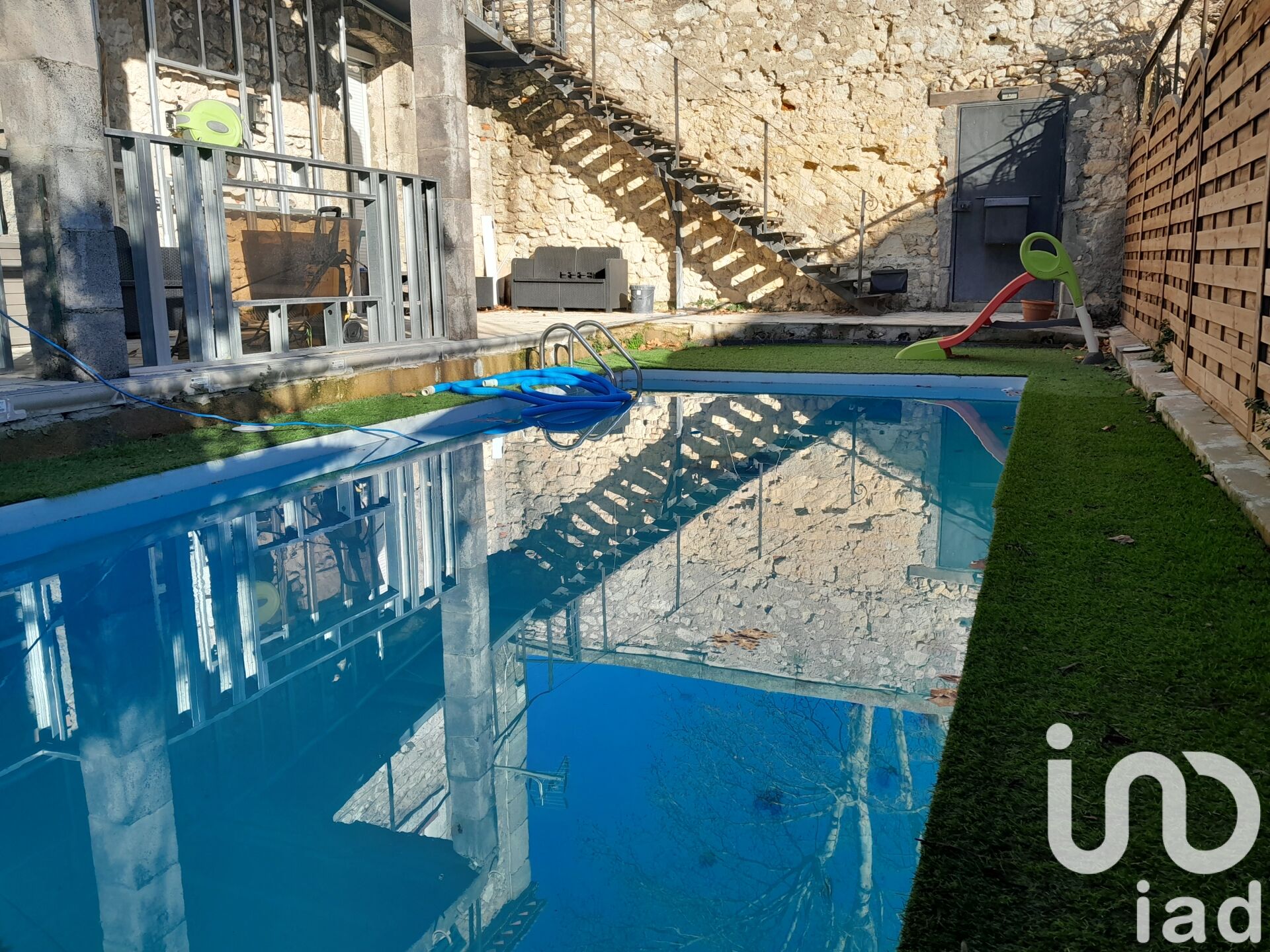 Coursan - 298m² - 1p.