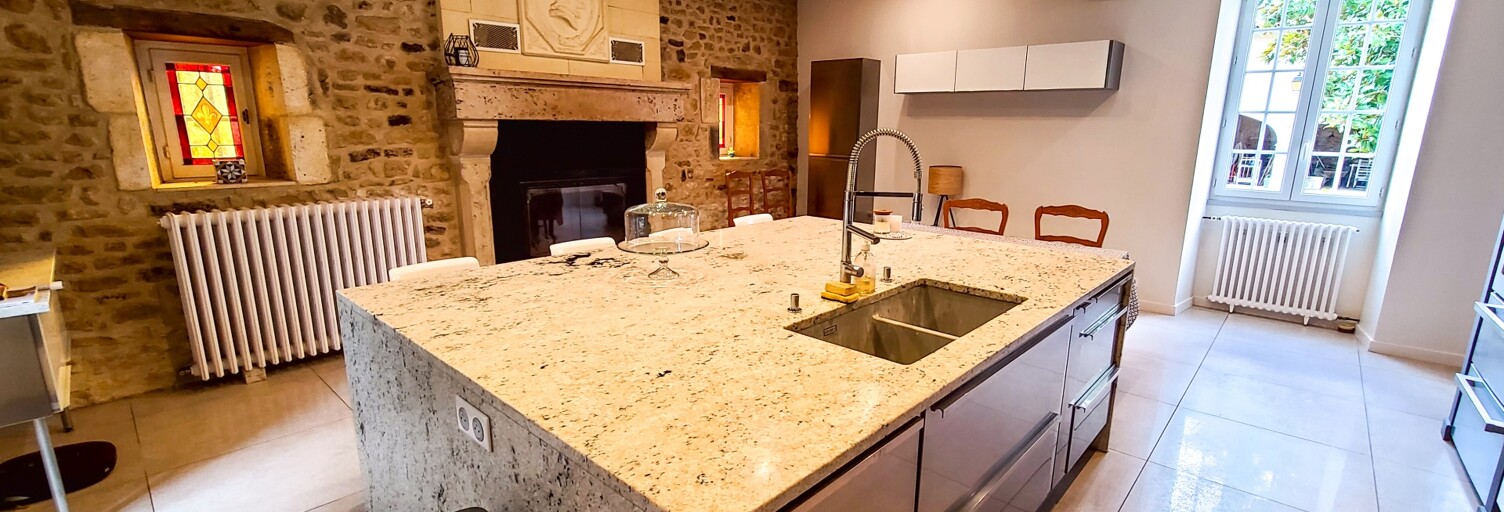 Maison 10 Pièces 284 m² à vendre à Vieux-Ruffec (16350)