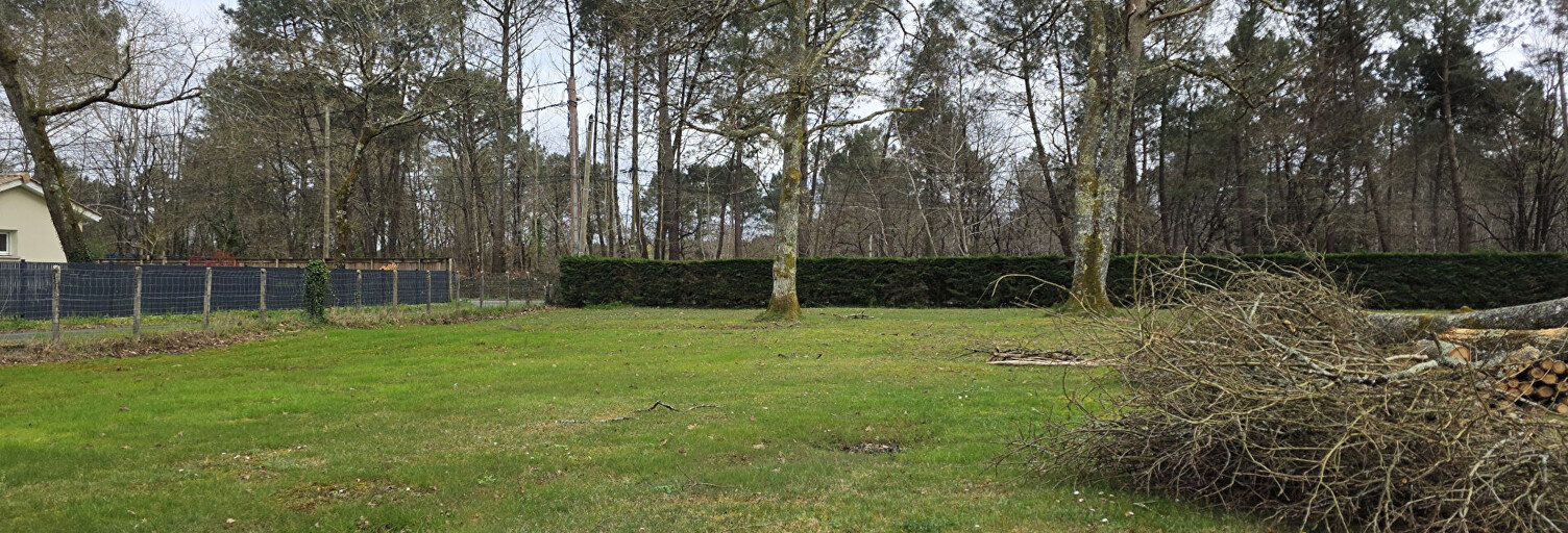 Terrain  1348 m² à vendre à Saint-Jean-d'Illac (33127)