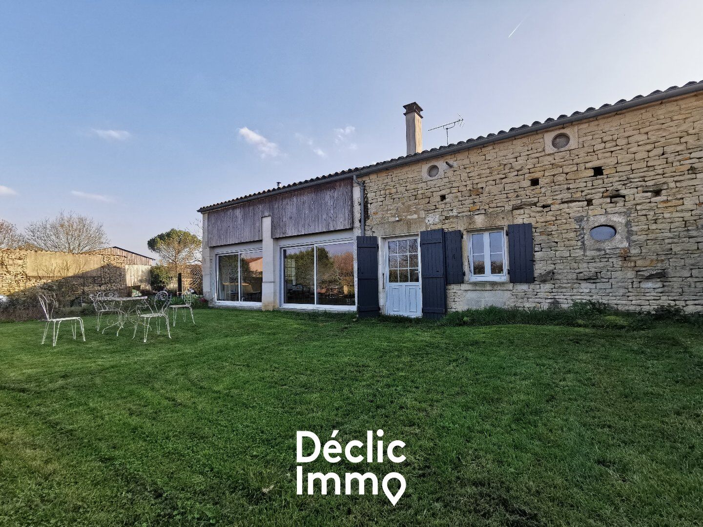 Villa / Maison 8 pièces  à vendre Vanneau-Irleau (Le) 79270