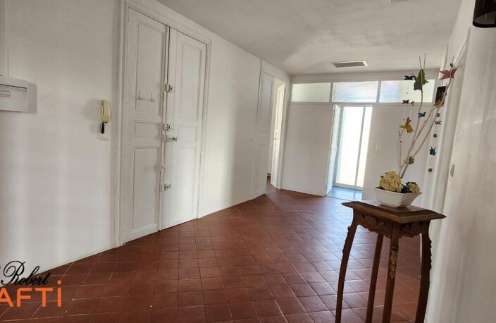 Bel appartement avec beaux volumes et grand jardin — photo 2