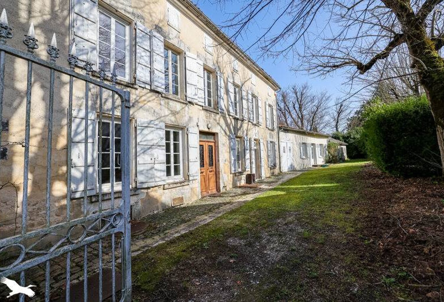 Maison de bourg de 16 pièces principales — photo 1
